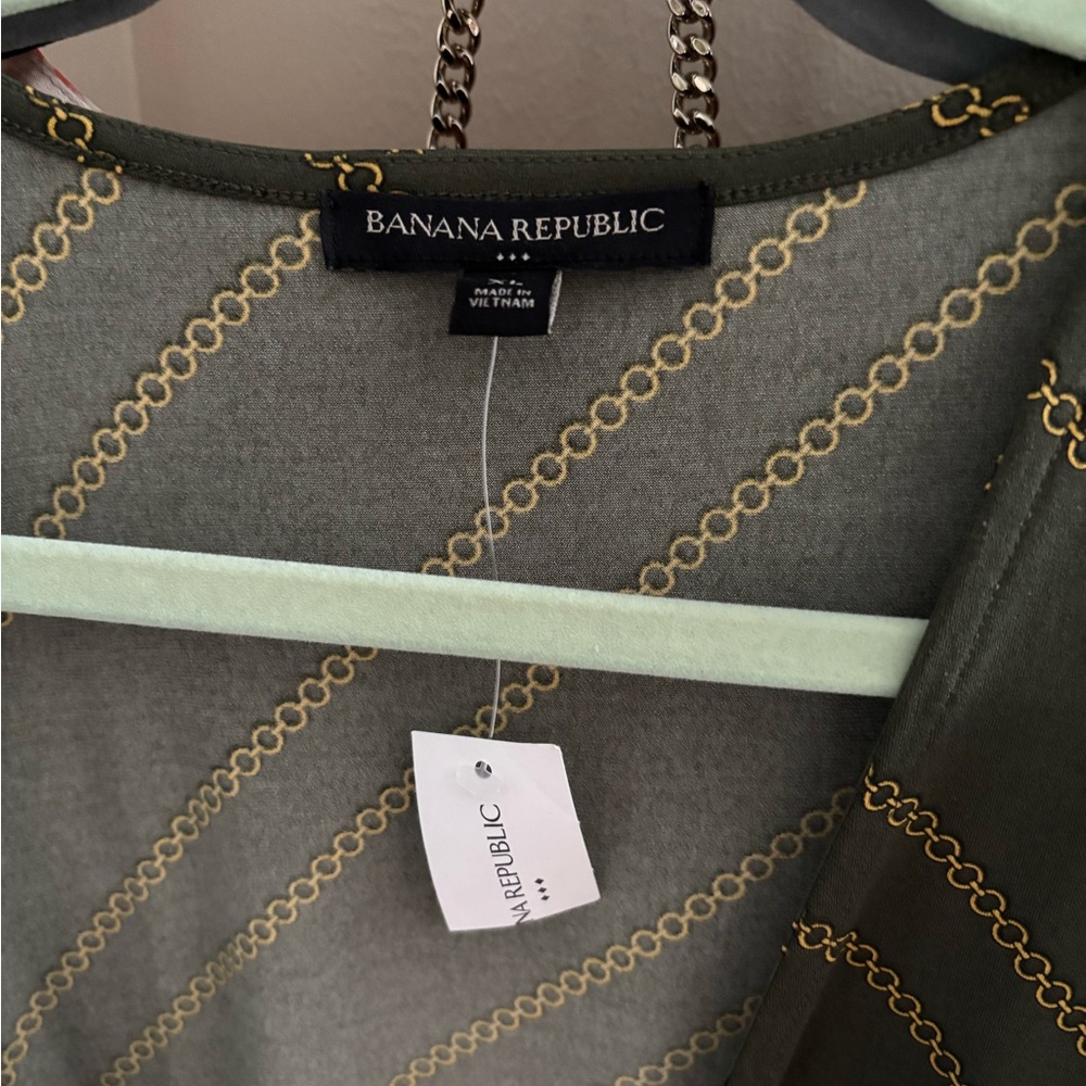 Banana Republic Olive and Gold Chain Print Blouse NWT